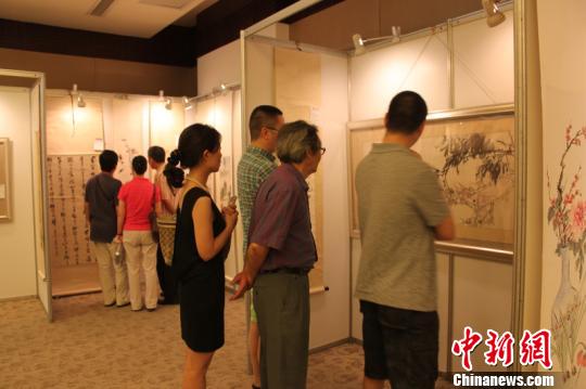 为期4天的江苏常州2013首届拍卖会23日正式拉开序幕。 蒋健 摄