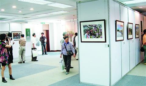 江苏苏州书画摄影“三进城”展开幕