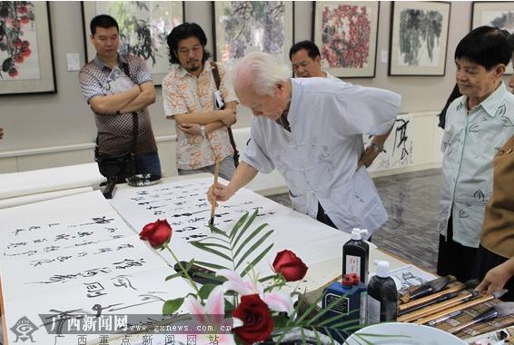 何明中国画近作展在广西美术出版社举行