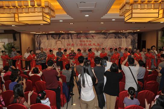 书画家许青奇峰奇云书画精品展在京开幕