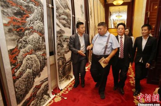 毛新宇出席纪念毛泽东诞辰120周年书画展
