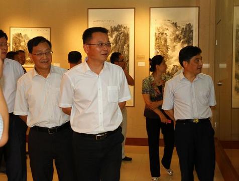 安徽芜湖举办工商联60周年书画藏品展