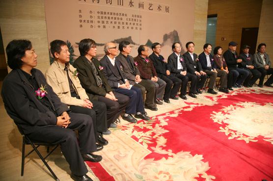 买鸿钧近百幅山水画力作亮相中国美术馆