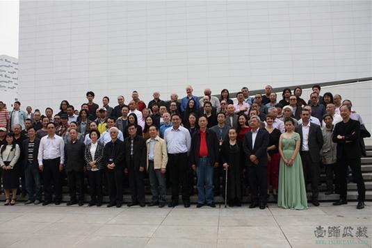 ��ʱ8�����񽭳� �人�������ݵ�������չʢ����Ļ