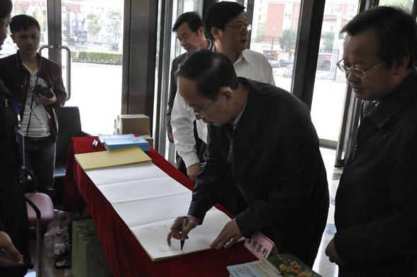 中国梦·海南美全国优秀美术书法摄影作品展在京启幕