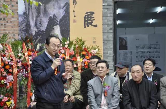 ���������ƻ������黭չ�ڱ�����ׯ�ŷ�����Ļ����ͼ��