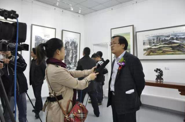 ���������ƻ������黭չ�ڱ�����ׯ�ŷ�����Ļ����ͼ��