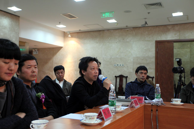 ������ѧ��ʷ�Ļ���Դ�о����о�Ա��ī����