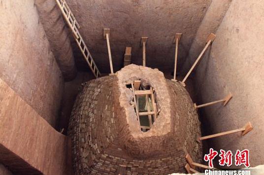 西安发掘唐代古墓 现唐代最早独屏山水壁画