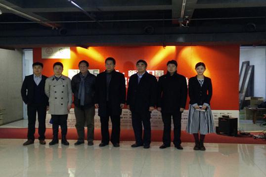 ���Ľ��д���չ������Ʒչ�ڽ�Ļ