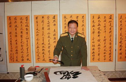 唐装靓京华 将军泼墨香——将军部长联谊笔会京华召开