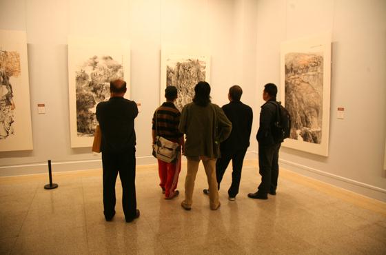 �콭�����߽���ɫ������Ʒչ�ھ���Ļ����ͼ��