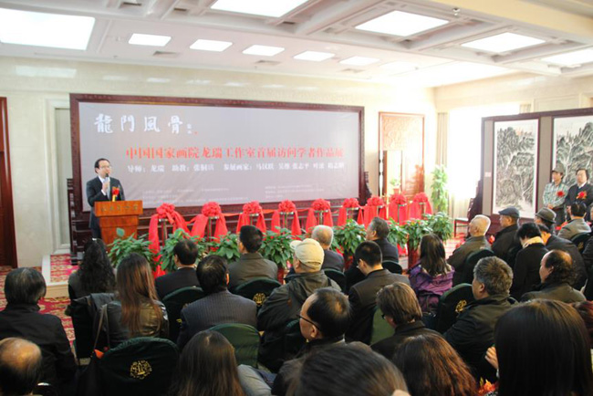 ���ŷ�ǡ��������ҷ���ѧ����Ʒչ�ھ���Ļ