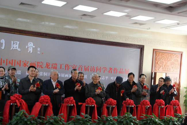 ���ŷ�ǡ��������ҷ���ѧ����Ʒչ�ھ���Ļ