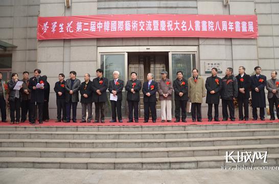 �α�������ʢ�������к����ʽ����黭չ��Ļ