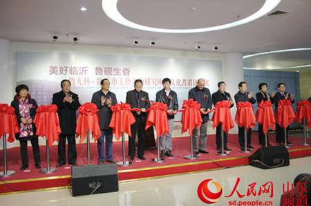 ɽ�����ʾٰ����Ļ��黭�㱨չ