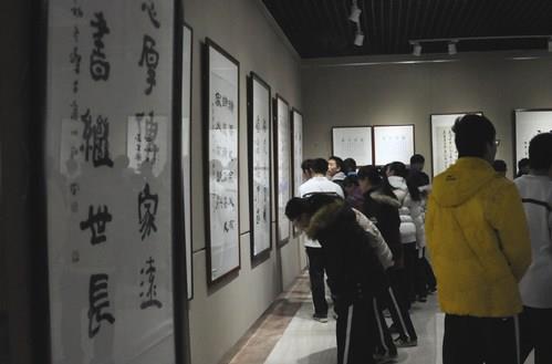 �й���ͳ��ѵ�鷨չ���Ͽ�Ļ