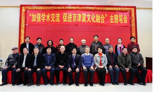 陶洪君在家乡成立“清逸轩”并向沧县捐赠作品