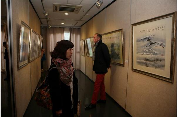 �����ִ�ˮī��Ʒչ�Ϻ���Ļ�������ӻ���