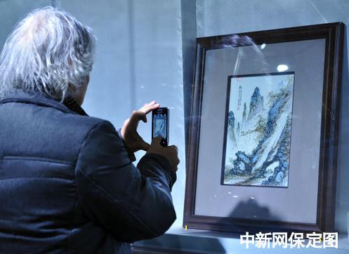 河北保定举办近现代书画文人瓷器精品展
