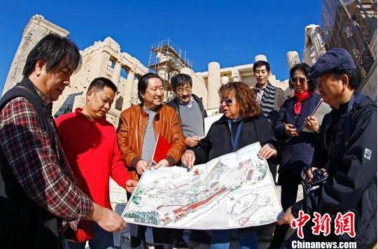 中国美术家希腊展画技倾倒当地民众