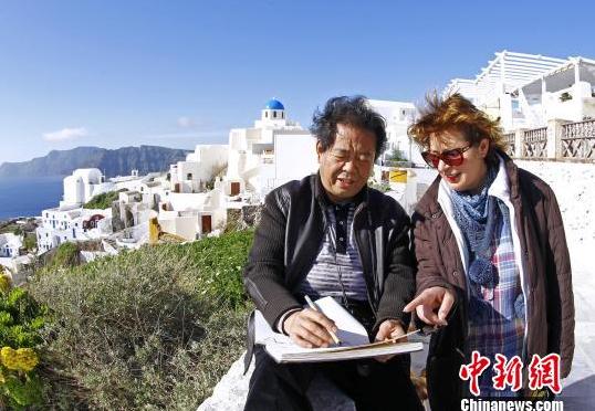 中国美术家希腊展画技倾倒当地民众