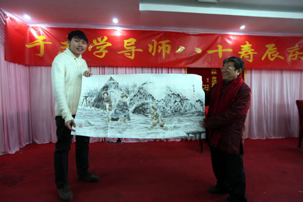 于老师黄埔六期弟子姜泽明向老师献寿礼