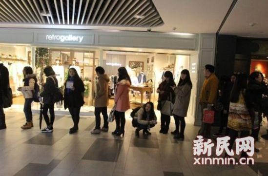 莫奈上海画展首日火爆排队3小时