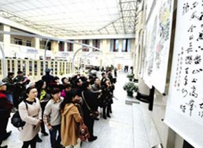 ɽ�����оٰ조�����һ֦���黭չ