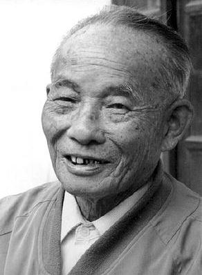 版画家罗映球120余幅版画展出 作品跨度70年