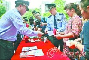 ë�����ٷ��������� ͵��50��Ԫ�黭���ղ�Ʒ(ͼ)