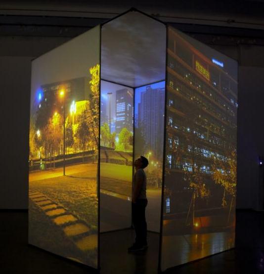 Ӣ�����������˶���Ƶ˹����չ�ɶ����������ݿ�Ļ