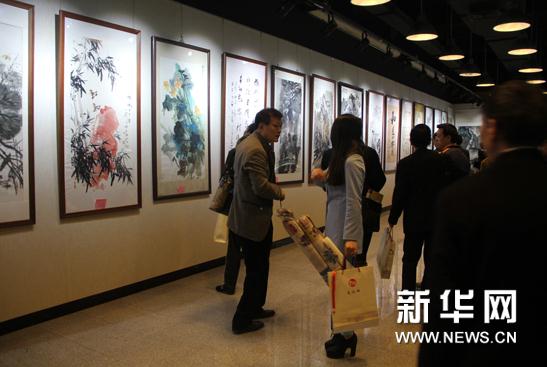 ������Ƹ����й������黭������Ʒչ�ھ���Ļ