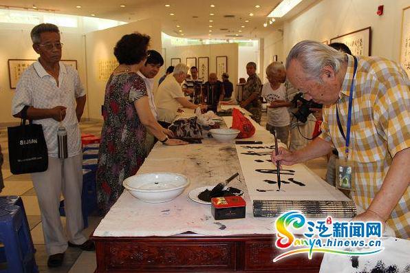 �������Ǿٰ������������黭��Ʒչ