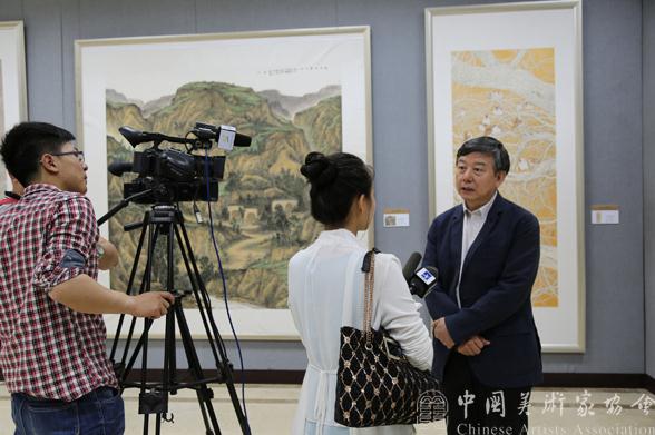 第八届中国西部大地情绘画作品展亮相中国军事博物馆