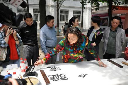 �ط����ϹŻ��顤��ƽѷ�����ٷ��鷨������Ʒչ