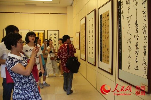 ���Ͼٰ������ѧ������չ�����黭��Ʒչ