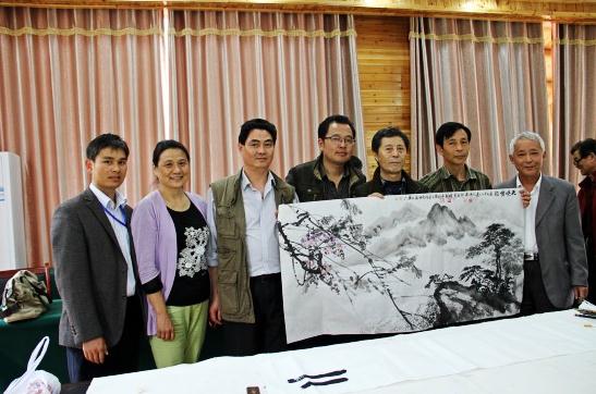 安徽:岳西现巨幅长卷《天峡油麻古藤图》