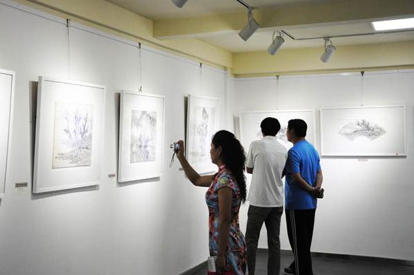 �������ϡ������ȹ�����չ���ݿ�չ