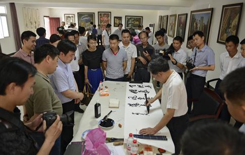 ��ɫ֮�����������黭��Ʒ����Ѳչ�߽��������