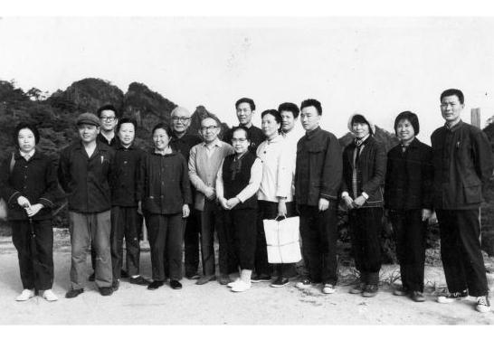 ������20����70����й���д����Ʒչ�Ϸ���Ļ