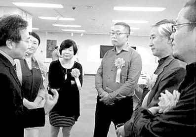 �й�����ˮī���Ҷ�����չ������Ļ