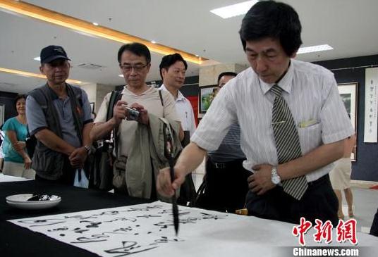 广东梅州举办海峡两岸四地书画交流展