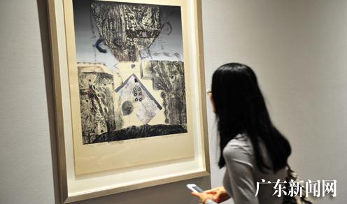 深圳大学教授钟曦与隋丞个人艺术展启幕