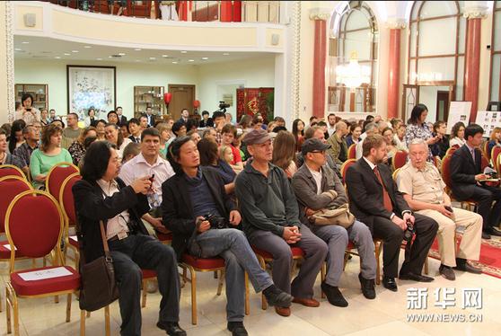 随行画家梁占岩、申少君、何加林、贾广健出席开幕式