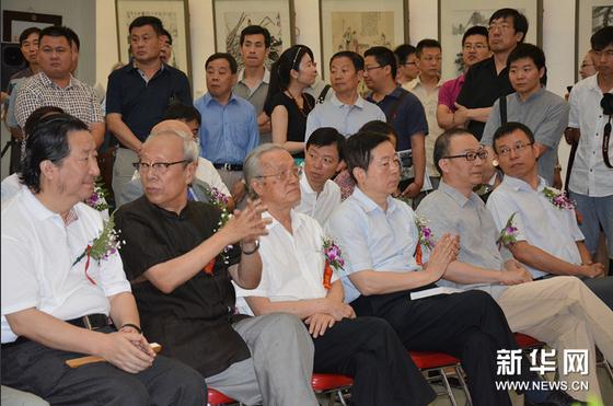 �����绪���ڶ����й�����ʵ�����黭������չ��ֳ�