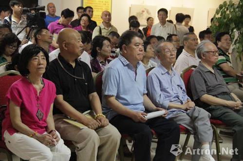 ���������������չ�ھ���Ļ