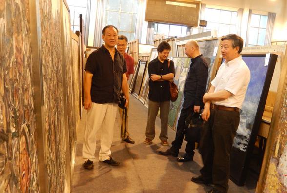 第十二届全国美展专家组赴部队观摩、指导创作