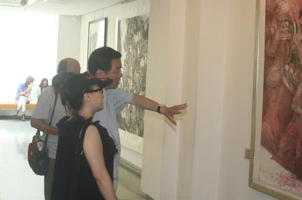 �������Ժ�ڶ����й��黭ѧ��Ӣ���ҵ��Ʒչ