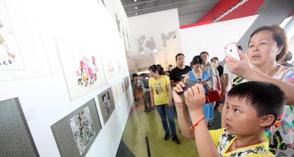 �Ϻ��л��������ٰ�ȫ����Сѧ���黭��Ʒչ